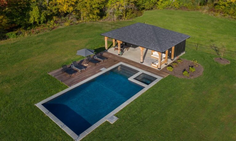 In-Ground Pools:  Gunite vs. Vinyl