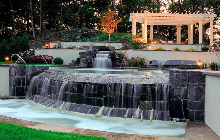 Modern Custom Pool Features for Your Backyard